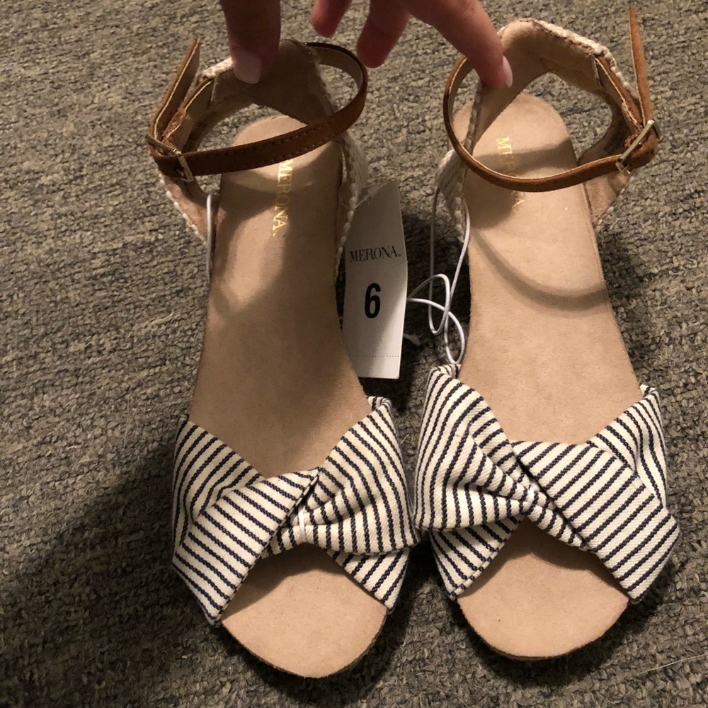 NWT Wedge shoes - Picture 3 of 6